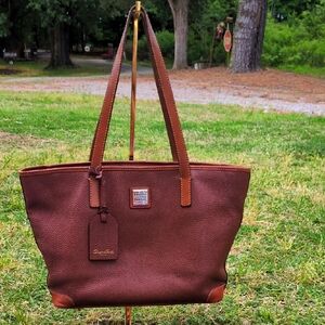 Dooney & Bourke GUC Brown & Tan Pebbles Grian Leather Charleston Purse CALLOUT